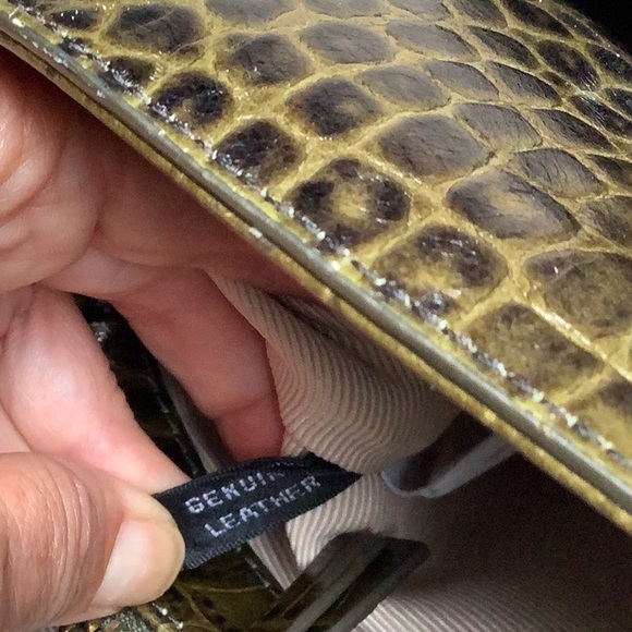 Ann Taylor Genuine Leather, croc embossed, green handbag. - Picture 4 of 10